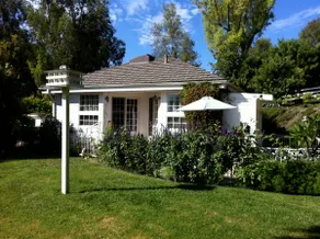 Private cottage in secluded setting - Image 2