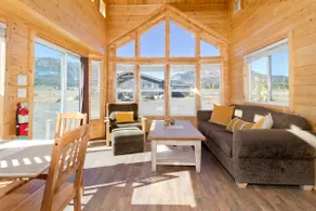 The Lonsdale Cabin is on a quiet ranch retreat - Image 3