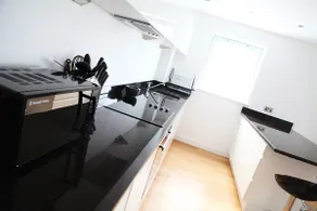 Fistral beach apartment sleeps 6 - Image 2