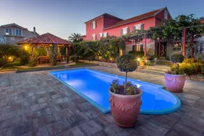Luxury Villa with swimming pool - Image 4