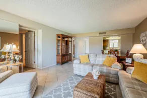 Cozy 2 bedroom Condo with Golf Course views - Image 5