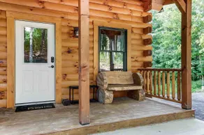 Log Hollow: Spacious & Secluded Luxe Log Cabin - Image 3