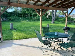 Cozy pet friendly home with fenced yard. - Image 4