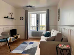 Haussmann-style studio, with views, stays, treatments - Image 2