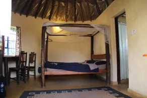MIA Safari Lodge, African bungalows - Image 3