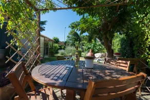 Lovely Apartment with garden - Image 4