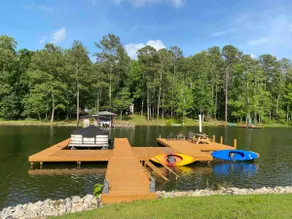 Charming 4 bedroom Lake Retreat with Fireplace ☀️⛵️ - Image 5