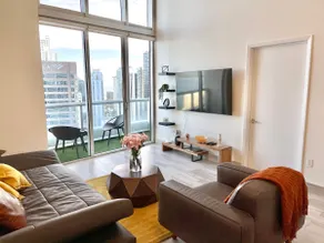 W Icon Brickell 40th Floor | High ceilings - Image 3