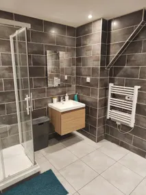 Spacious apartment, hyper center with parking - Image 3
