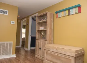 Renovated & Clean -close to Beach, Dining,Shopping - Image 4