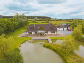 7 Bedroom Lakeside Lodge, Roscommon. 4 STAR ☘️☘️☘️☘️ - Image 3