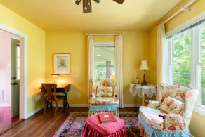 Onion Creek Cottage in the Heart of Texas! Lovely Sunporch! Charm meets Comfort! - Image 2