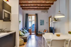 Charming & Convenient Apartment Near Plaza Espanya - Image 2