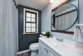 Relaxing Gem near Cleveland Clinic & Van Aiken District ~ Safe Neighborhood - Image 4