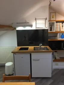 Studio in house near Boulevard Jules Verne. - Image 3
