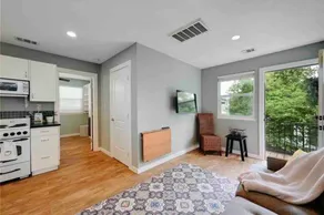 Lovely peaceful home mins. away downtown&Domain - Image 2