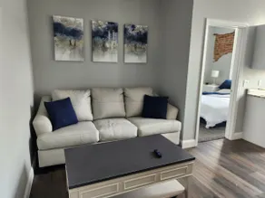 Modern Apartment on the Square, 6, ”Blue” - Image 2