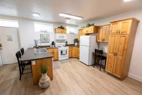 State Street Suite *Pet Friendly *Kitchen *Laundry - Image 3