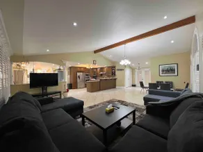 Spacious Haven for 16+ Guests - Image 2