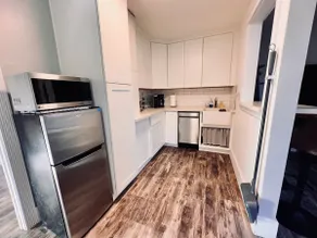#1 Downtown Apartment with Free Parking - Image 4