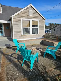 Fenced Yard. Dog Friendly 1.5 blocks to Beach! - Image 4