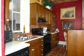 McKenzies Savannah House: Authentic Historic District Townhouse - Image 4