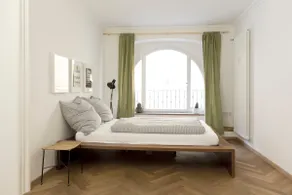 The Consulate/ Huge apt ideal for groups! - Image 4