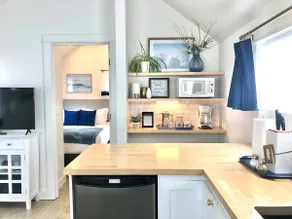 Modern Mini Downtown Arcata Guest House - Image 5
