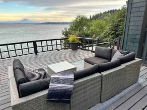 Waterfront Vashon Island Home with Mt Rainier View - Image 3