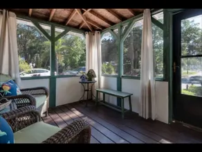 Cozy Cottage by the Bay - Image 5