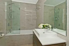 Adorable 2 bedroom guest house with pool access - Image 5