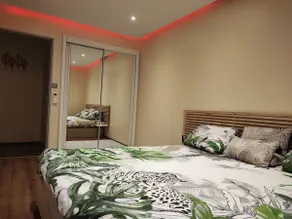 Prestige light accommodation with large comfortable bed. - Image 2