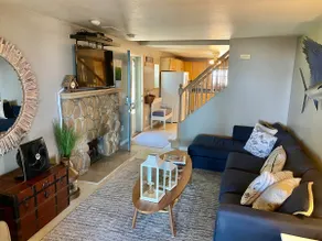 Contemporary Lake Front Home With Private Beach! - Image 5