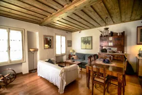 Two-storey traditional residence in the center - Image 4