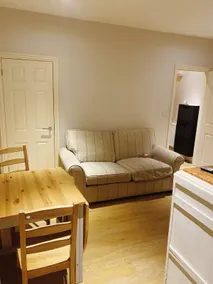 Central 4 bed House in Reading - Image 4