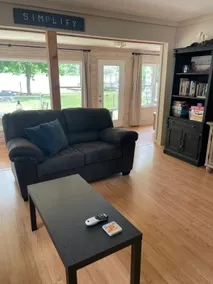 Relaxing Lakefront Cottage - Image 4
