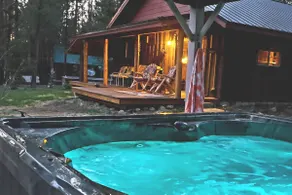 Couples Retreat, hot tub, private! - Image 2