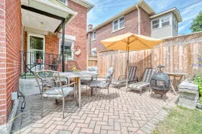 Elcho's Explore Ottawa Luxury for 6 - Parking - Image 5