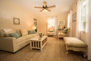 Quaint and cozy Cottage off Historic Square! - Image 2