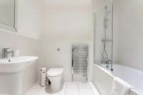 Stunning 1BD Apt with Balcony, Zone 2 near Canary Wharf - Image 4