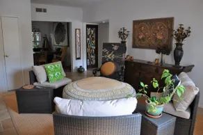 Unique 2 bedroom Apt. in the heart of Montrose - Image 3