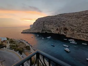 Seafront UNIQUE flat in Xlendi - Image 5