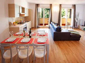 Moderne élégant appartement avec superbe vue sur le lac et un balcon privé - Image 3