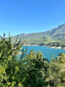 Detached house with magnificent lake and nature views - Image 2
