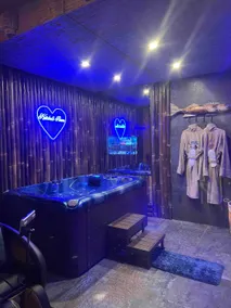 Suite & spa (jacuzzi, massaging seat, mirror TV) - Image 3