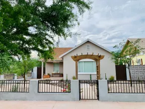 Downtown Kid-friendly “Casa Luna” w/Pool - Image 2