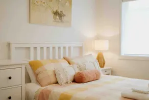 Relax at Lil’s place - entire home, walk to town! - Image 4