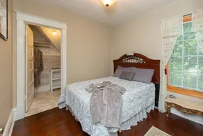 Private Historic Flat • Walk/Bike to Downtown - Image 4