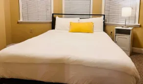 Cozy Quiet Apt in Suburbs - Very Walkable Area - Image 2