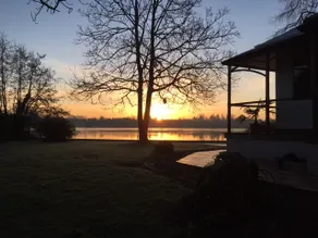 Accommodation de Charme with Spa on the banks of the Lake - Image 2